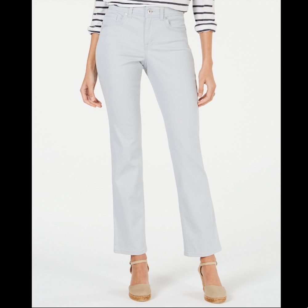 STYLE&CO TUMMY CONTROL STRAIGHT LEG JEANS